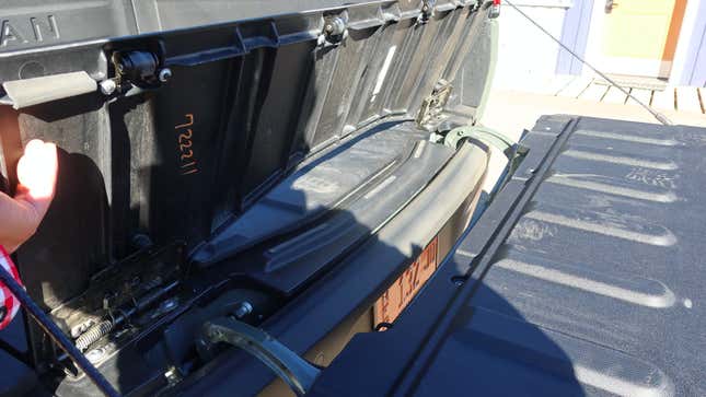 Image for article titled Your Guide To The 2022 Rivian R1T Electric Pickup's Incredible Gadgets