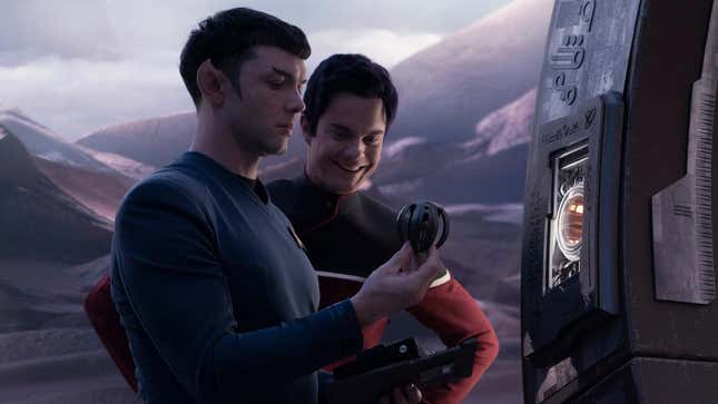 Image for article titled The Strange New Worlds-Lower Decks Crossover's 'Hot Spock' Moment Was Improv