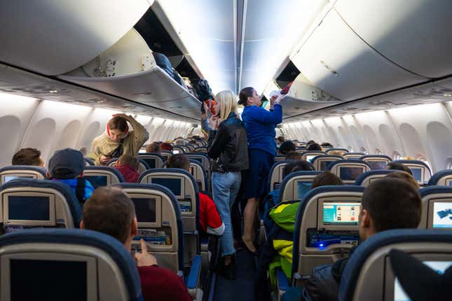 Image for article titled 17 Unbreakable Rules of Flight Etiquette, According to Lifehacker Readers