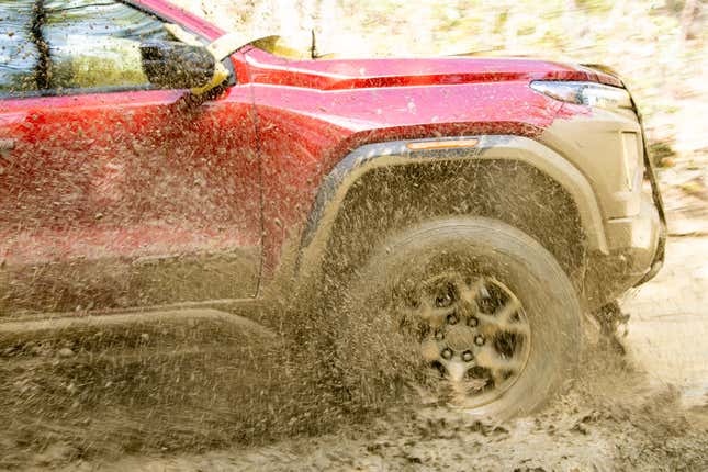 Image for article titled The 2023 GMC Canyon AT4X Refines Chevy's ZR2 Off-Road Formula