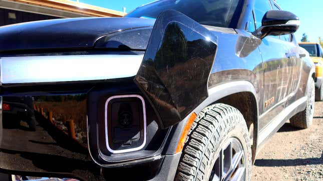 Image for article titled Your Guide To The 2022 Rivian R1T Electric Pickup's Incredible Gadgets