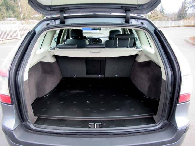 Image for article titled At $11,995, Could This Six-Speed 2007 Saab 9-3 SportCombi Shift Your Interest Into High Gear?