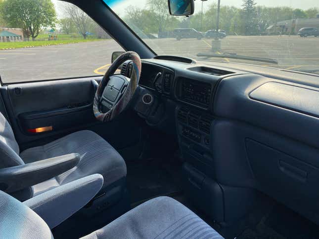 Image for article titled This Minivan Is What $1,200 Gets You in Today's Used Car Market