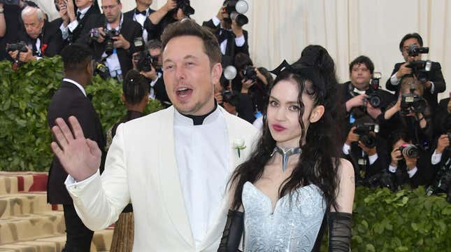 Image for article titled Grimes Would Like Elon Musk to Sail 390.4 Million Miles Away