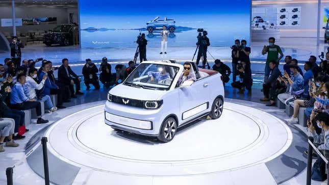 Image for article titled The Wuling Hong Guan Mini EV Cabrio Is Really Happening