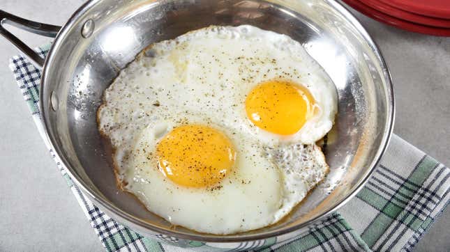Image for article titled You Can Totally Cook Eggs In a Stainless Steel Pan