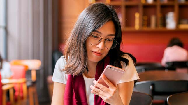 Image for article titled Worst Opening Lines You Can Send On Dating Apps