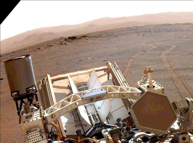Imagen para el artículo titulado Perseverance rompe en Marte el récord de distancia sin ayuda humana