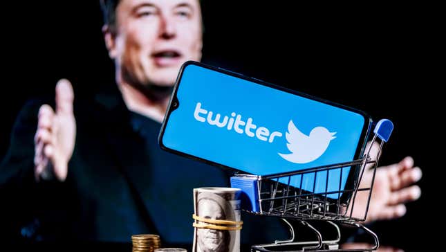 Imagen para el artículo titulado Llegó el día. Musk compra por fin Twitter por 44000 millones de dólares y despide fulminantemente a sus directivos