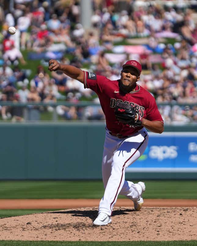 Arizona Diamondbacks pitcher Jeurys Familia (43) pitches during a Spring Training game between the Arizona Diamondbacks and the San Diego Padres at Salt River Fields on Saturday, March 4, 2023, in Scottsdale.
Uscp 7p6y9og6cnqwkt4014jq Original
