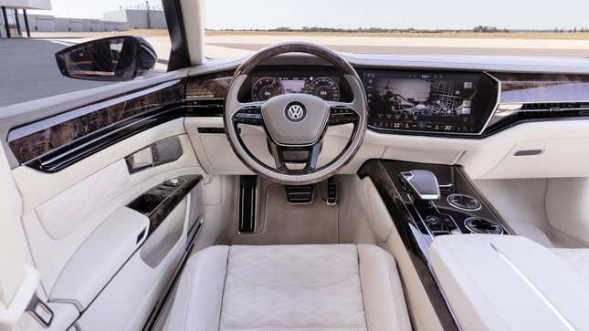 A photo of the interior of the VW Phaeton D2 concept car.