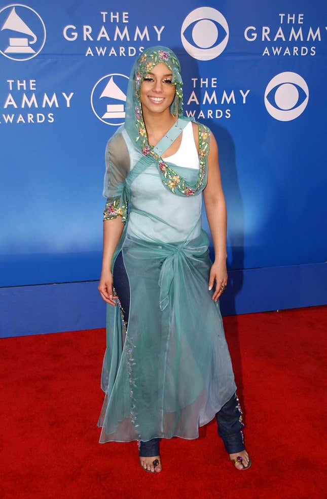 Image for article titled 20 of the Most Memorable Grammy Looks of All Time