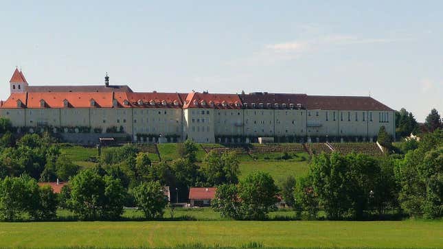 Blick auf Kloster Mallersdorf; Abbey in Bavaria, Germany