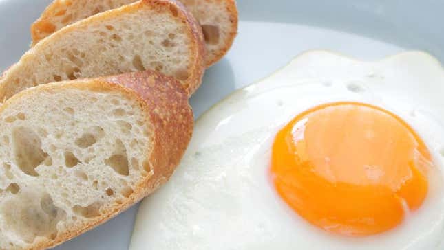Image for article titled 5 Different Ways to Fry an Egg