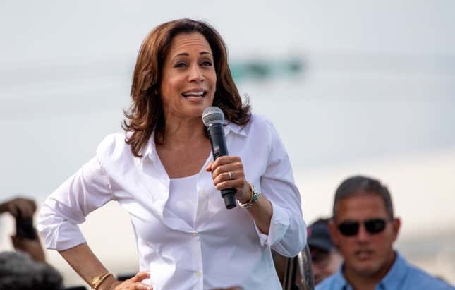 Image for article titled Study Finds Hateful Tweets Directed at Kamala Harris Often Go Unchecked