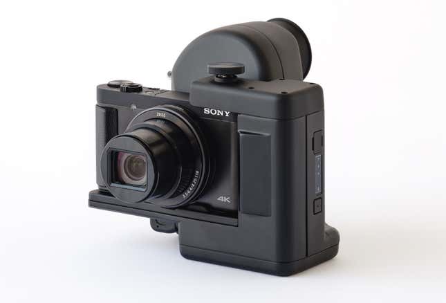 Imagen para el artículo titulado Esta cámara Sony proyecta imágenes en la retina para que las personas con problema de visión puedan sacar fotos