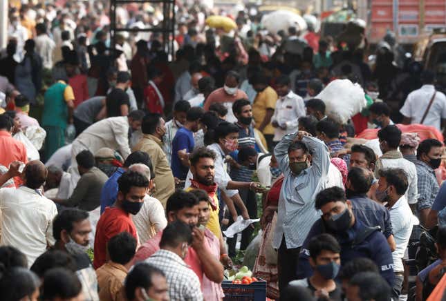 People in a Mumbai market amid the spread of the coronavirus.