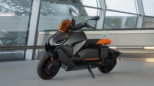 Imagen para el artículo titulado BMW presenta una sorprendente scooter eléctrica
