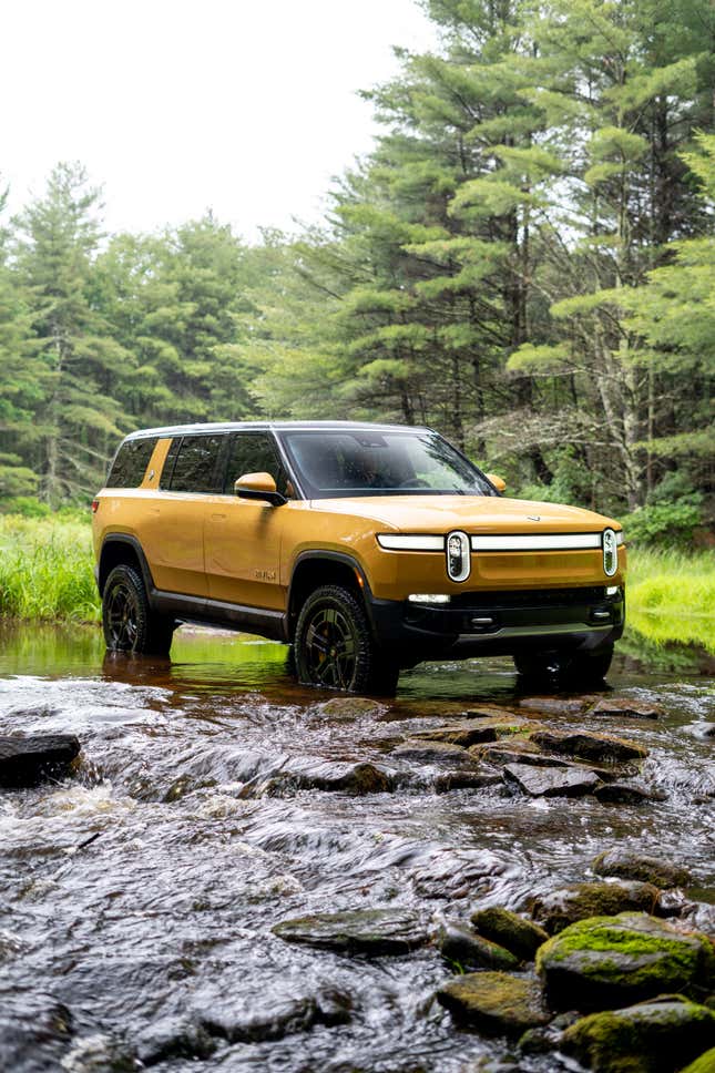 Image for article titled The 2022 Rivian R1S Is the Rightful Heir to the Land Cruiser Throne