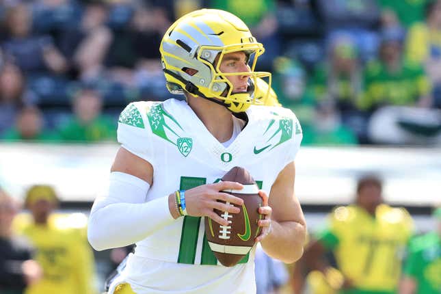 Image for article titled Recapping CFB&#39;s biggest 2022 QB transfers