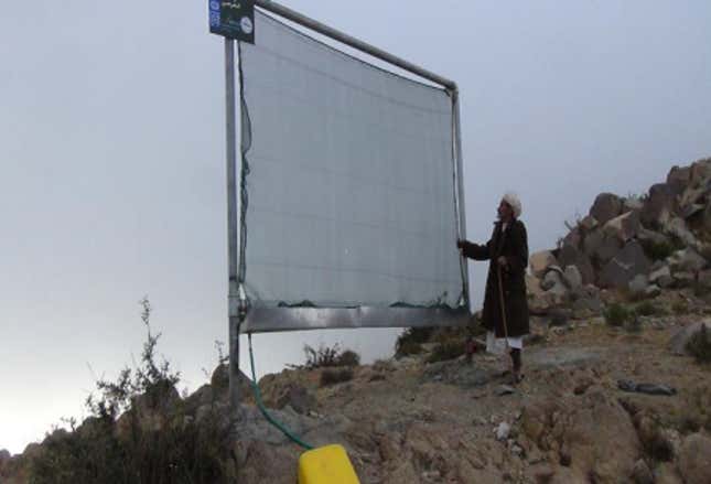 Image for article titled Against all odds, Yemen is fighting water shortage by harvesting its fog