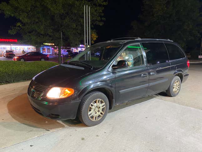 Image for article titled I Bought A $900 Rustbucket Minivan And Took It On A 1,500-Mile Adventure