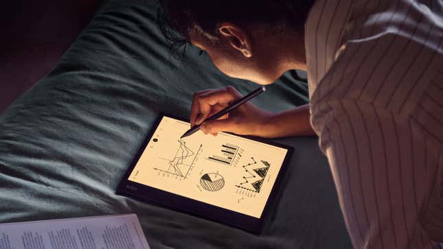The Kobo Elipsa 2E with its E Ink screen set to a warm glow being used by someone on a bed at night.