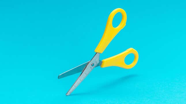 Image for article titled The Best Way to Sharpen Scissors