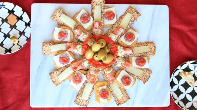 Image for article titled Forget Big Cheese Wedges (Serve This Pre-Portioned Wreath Instead)