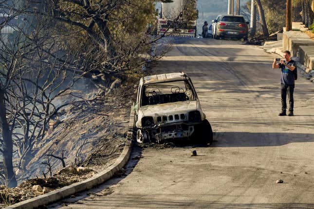Image for article titled Wildfire Rages Through Suburbs of Athens, Greece