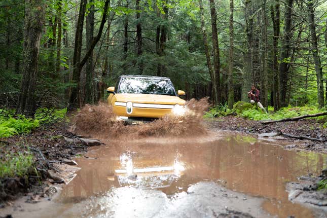 Image for article titled The 2022 Rivian R1S Is the Rightful Heir to the Land Cruiser Throne