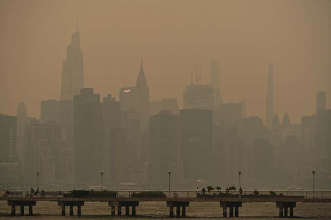 Image for article titled Photos: Wildfires Blanket NYC in a Smoky Haze Straight Out of Blade Runner