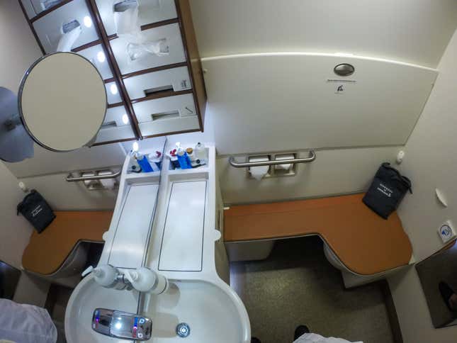 Image for article titled What it’s like to fly the $23,000 Singapore Airlines Suites class