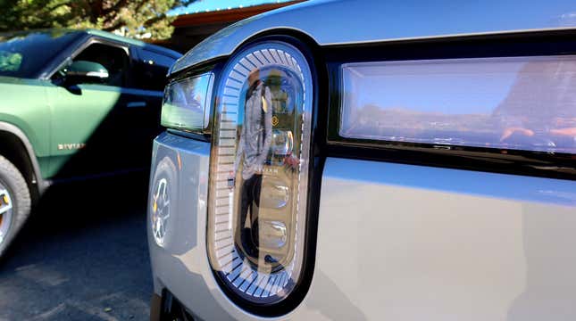 Image for article titled Your Guide To The 2022 Rivian R1T Electric Pickup's Incredible Gadgets