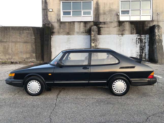 Image for article titled Ford Escort RS Turbo S2, Mitsubishi Strada, Fiat 128: The Dopest Cars I Found for Sale Online