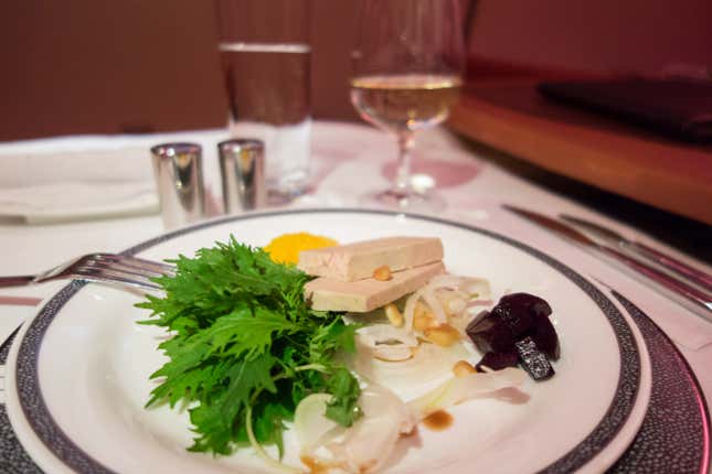 Image for article titled What it’s like to fly the $23,000 Singapore Airlines Suites class