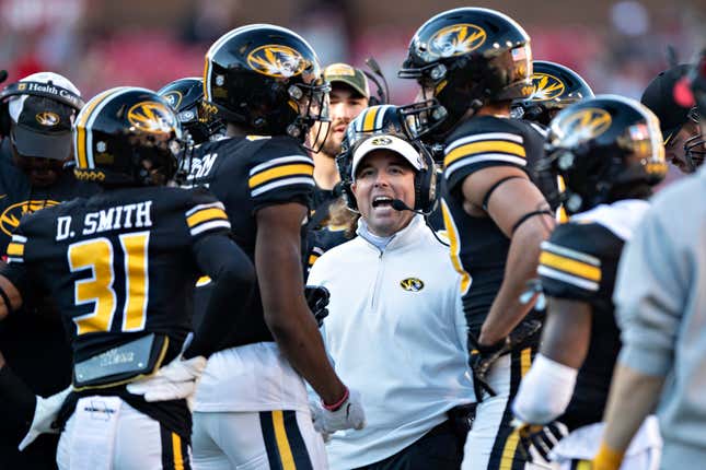 Image for article titled College football anarchy is creating more have nots than haves