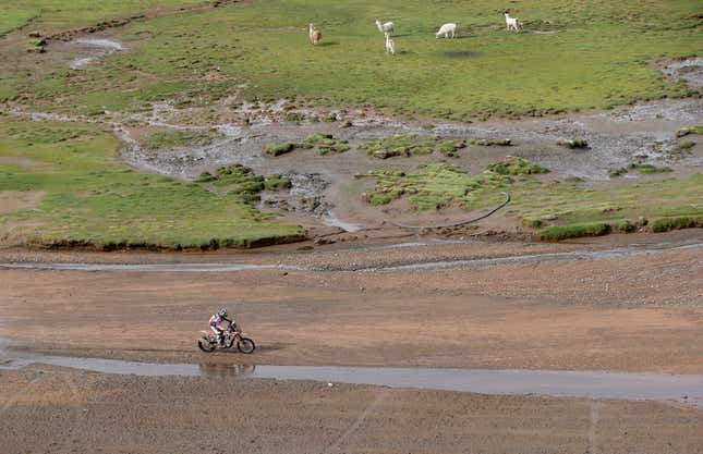 Image for article titled Photos: The epic landscape of the Dakar Rally, seen from above