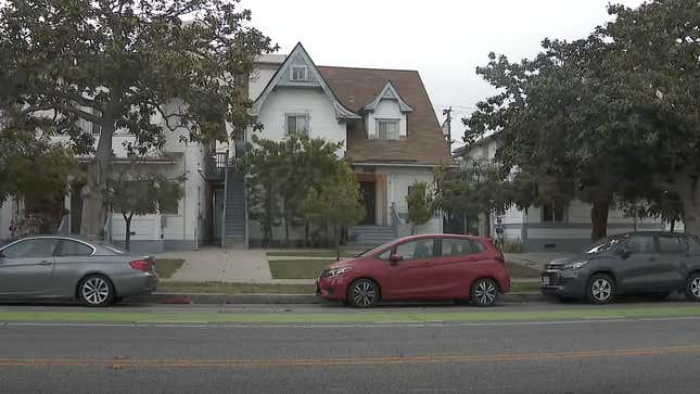 Image for article titled Repeat Assaults On The USPS In Santa Monica Stop Mail Delivery For A Whole Neighborhood