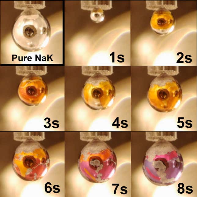 Imagen para el artículo titulado Logran crear agua metálica en la Tierra por primera vez (y es de color dorado)