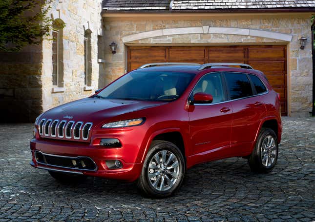 Image for article titled Stellantis Recalls 132,000 Jeep Cherokees Over Fire Risk