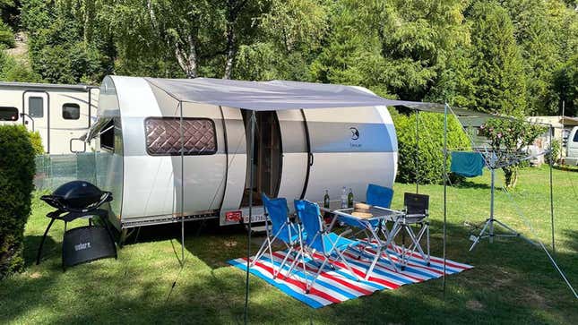 Image for article titled Here&#39;s A Pod-Like Camper That Triples In Size In Just 60 Seconds