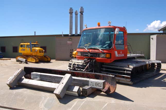 Image for article titled What Is a PistenBully, The Snow Plow That Ran Over Jeremy Renner?