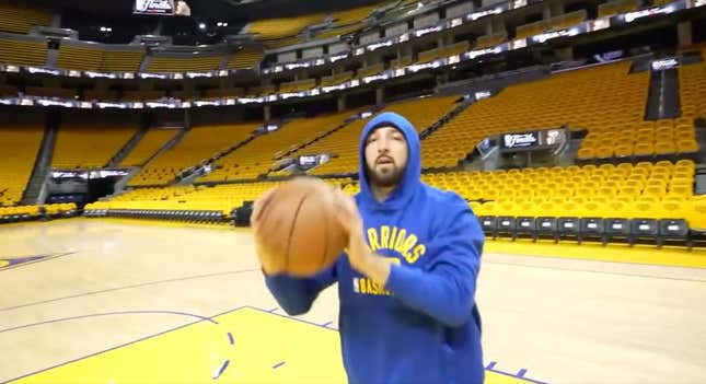 Fake Klay on the court.