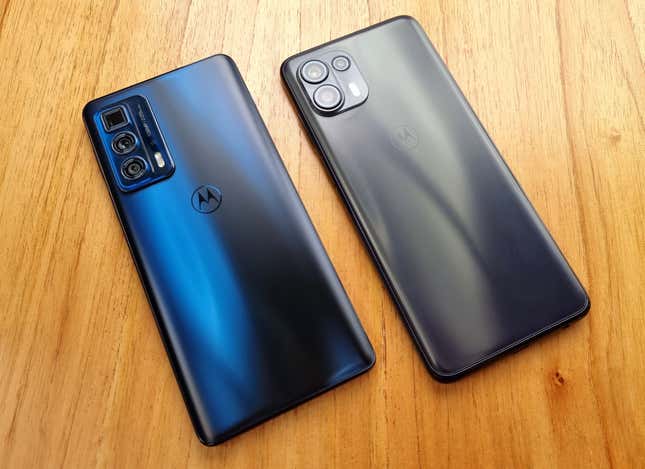 A la izquierda, el Edge 20 Pro. A la derecha, el Edge 20 Lite.