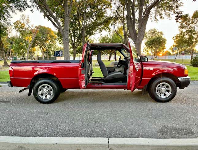 Image for article titled At $5,500, Is This 2001 Ford Ranger SuperCab A Super-Duper Deal?