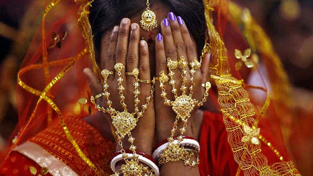 Image for article titled Asia:インド人はハデ婚を諦めない