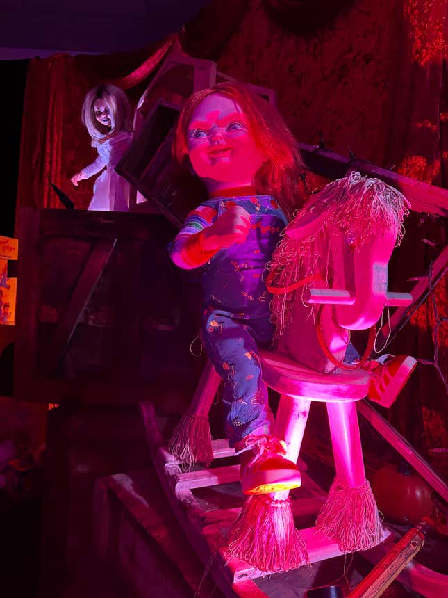 Imagen para el artículo titulado Cómo Chucky se convirtió en mi ‘amigo hasta el final’ en las noches de horror de Halloween