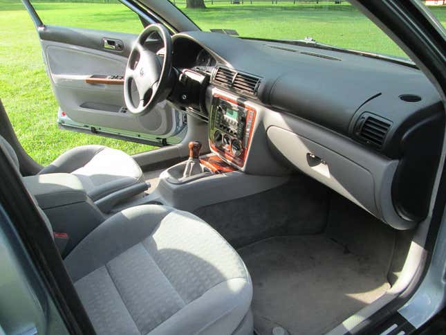 Image for article titled At $4,995, Could You Pass Up This 2003 VW Passat?