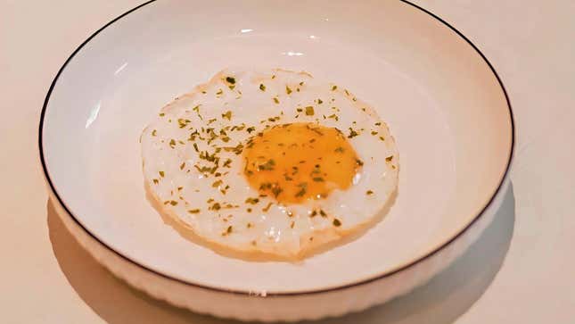 Image for article titled 5 Different Ways to Fry an Egg